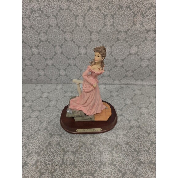 La Verona Collection Cinderella Figurine Woman Statuette‎ On Stairs Open Box - Picture 2 of 7